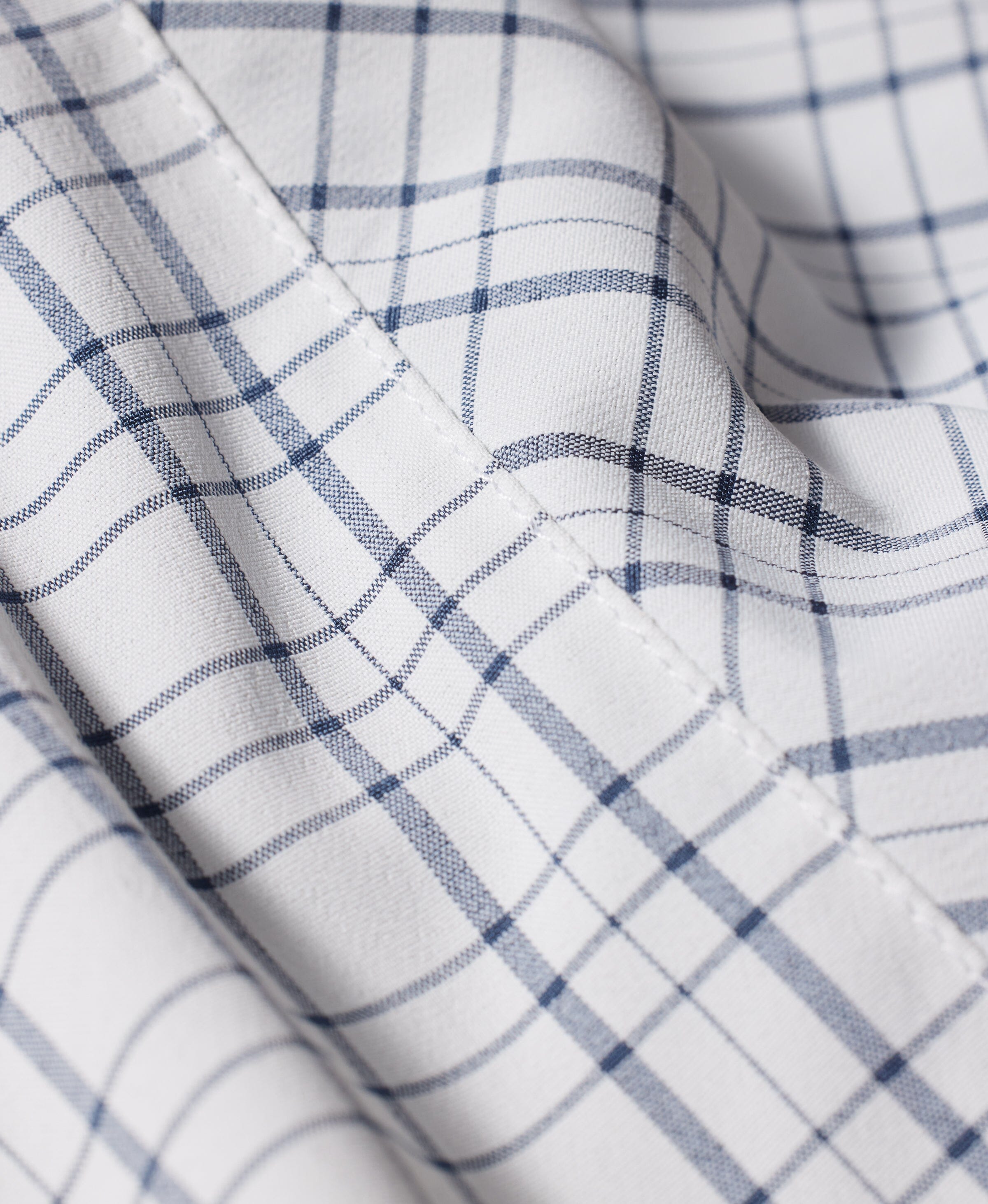 #color_navy and white plaid