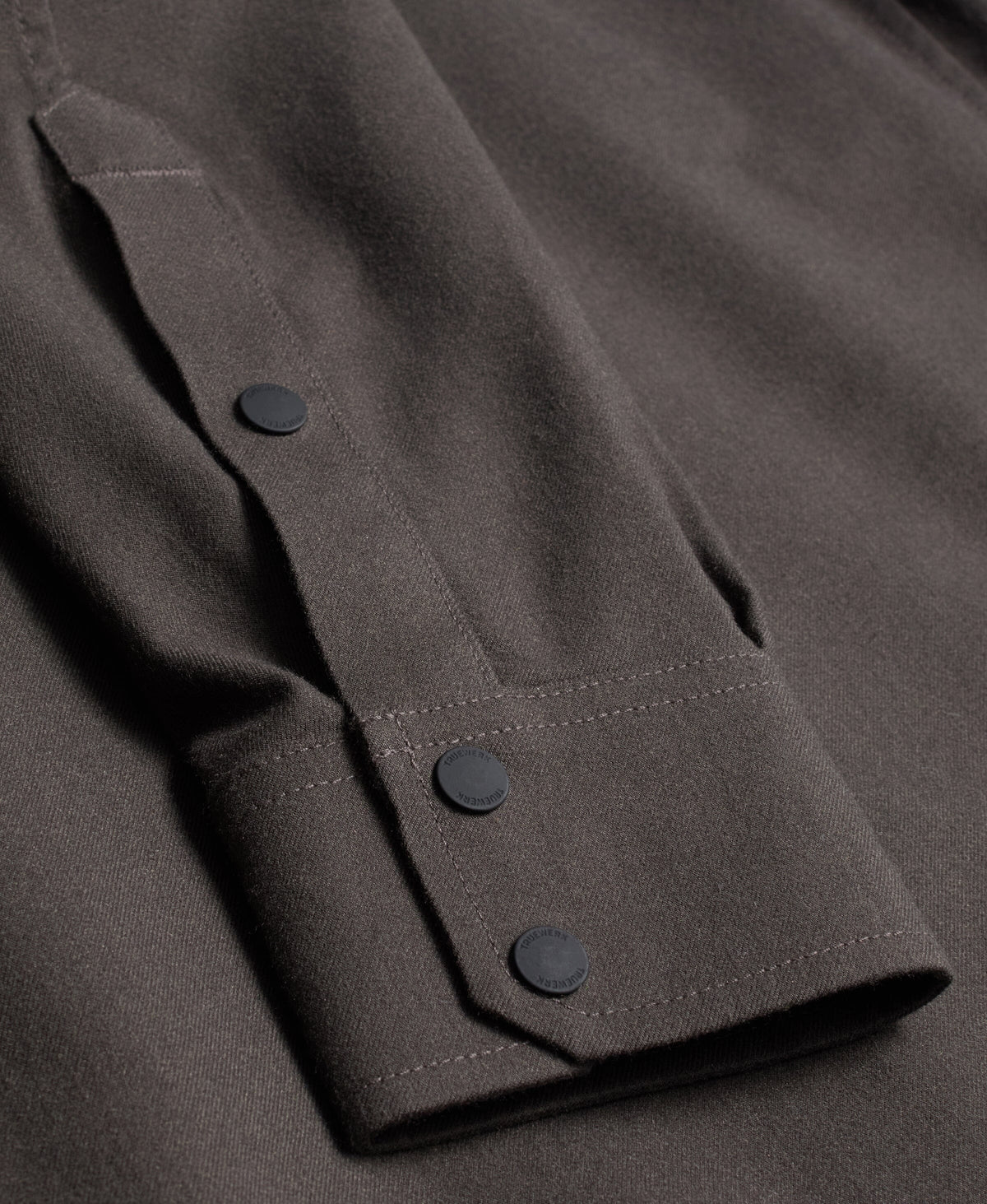 #color_deep grey