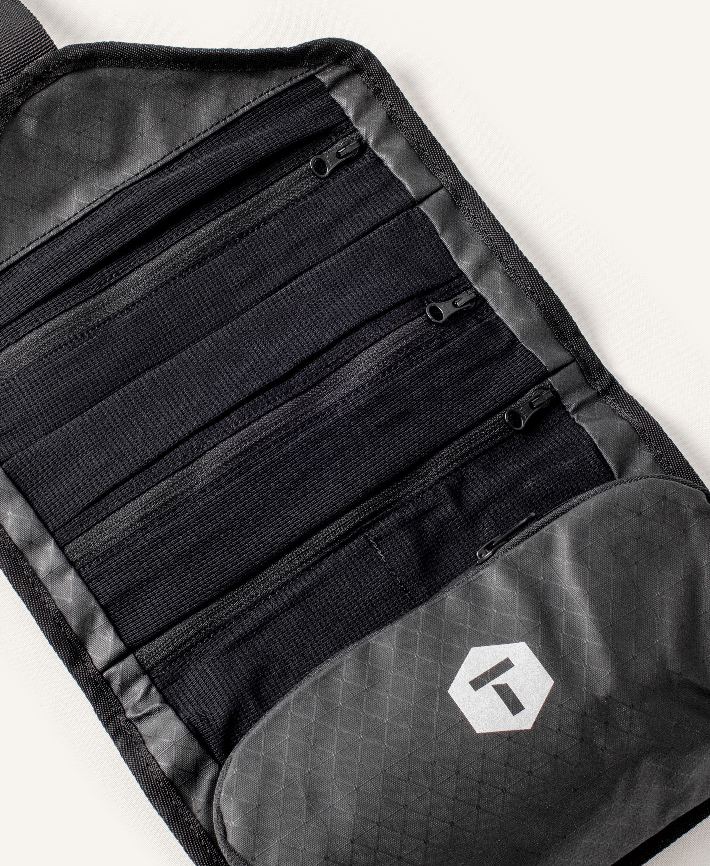 TRUEWERK Transit Tool Roll 3L | Compact Work Organizer Bag