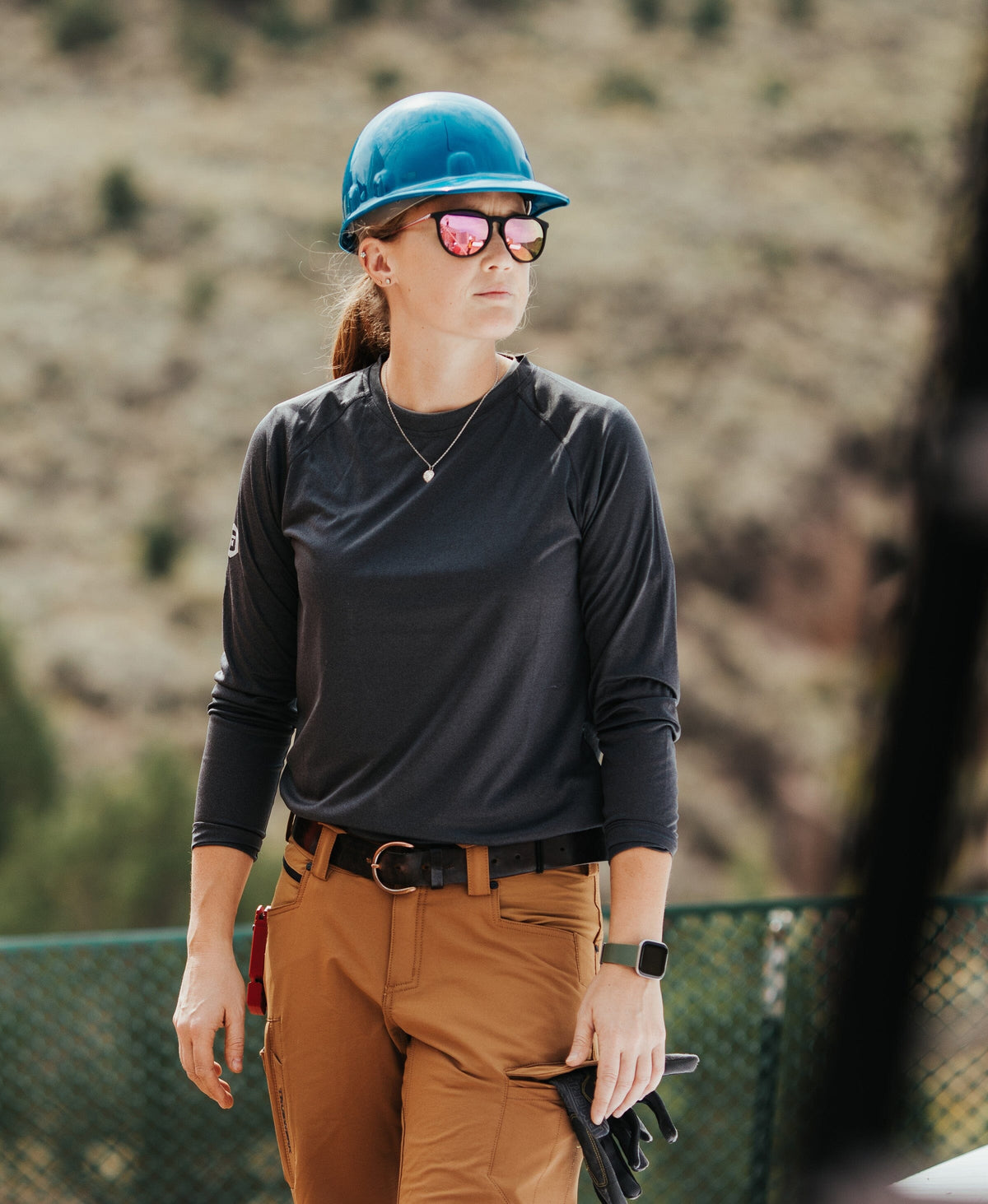 B1 Sun Tee LS - Women's Fit Truewerk #color_dark heathered grey